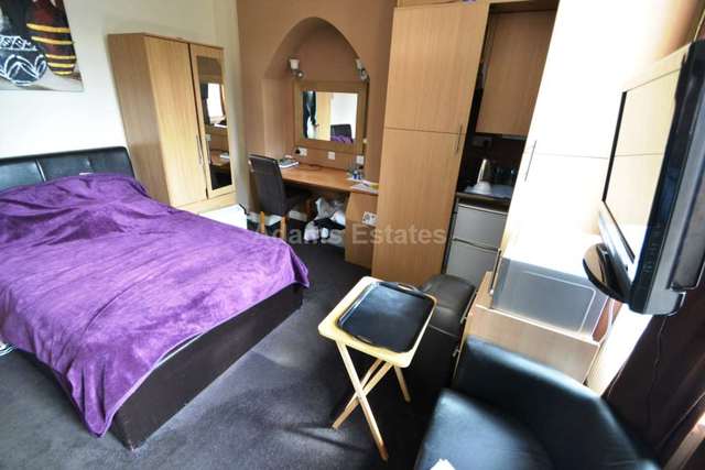  Image of 1 Bedroom Studio to rent at London Road  Reading, RG1 5AU