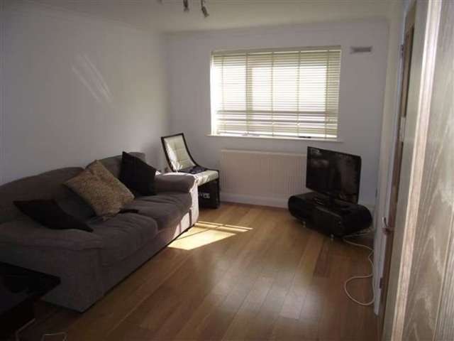  Image of 1 Bedroom Flat to rent at Swanshope  Essex, IG10 2NA