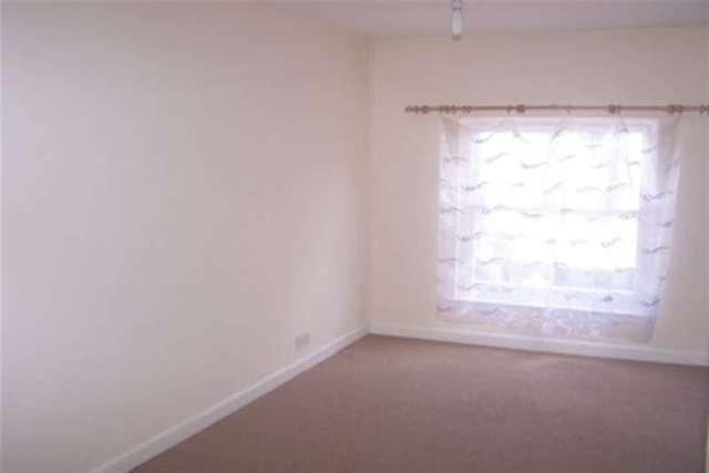  Image of 2 Bedroom Flat to rent at Falmouth, TR11 3DB