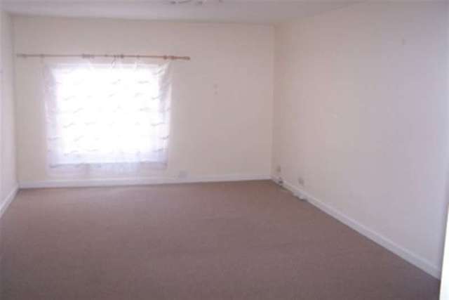  Image of 2 Bedroom Flat to rent at Falmouth, TR11 3DB