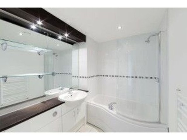  Image of 2 Bedroom Apartment to rent at Birmingham, B5 5JE