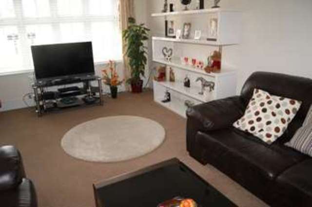  Image of 4 Bedroom Detached to rent at Wrenthorpe Wakefield Wakefield, WF1 2FA