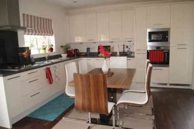  Image of 4 Bedroom Detached to rent at Wrenthorpe Wakefield Wakefield, WF1 2FA
