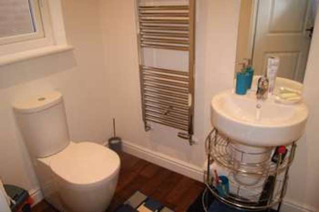  Image of 4 Bedroom Detached to rent at Wrenthorpe Wakefield Wakefield, WF1 2FA
