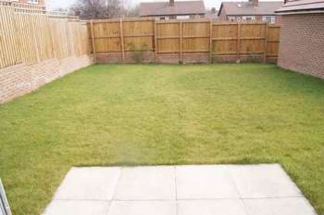  Image of 4 Bedroom Detached to rent at Wrenthorpe Wakefield Wakefield, WF1 2FA