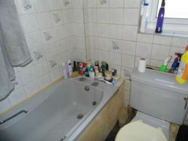  Image of 3 Bedroom Terraced for sale at Folkestone Kent Folkestone, CT18 7DG