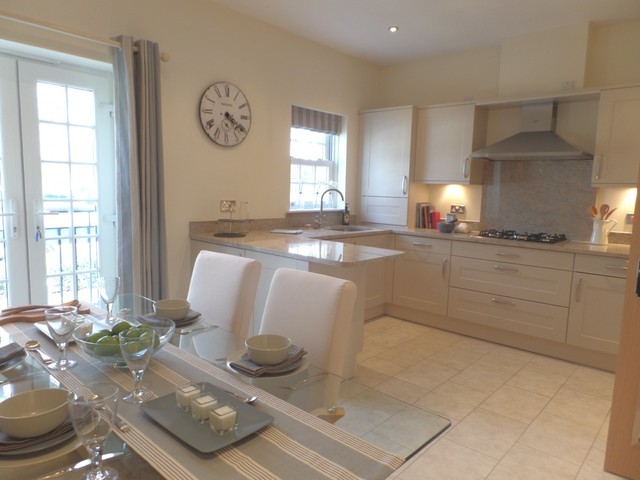  Image of 4 Bedroom Detached to rent at Chichester, PO19 7YF