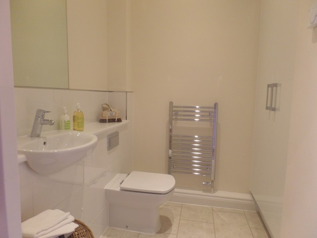  Image of 4 Bedroom Detached to rent at Chichester, PO19 7YF