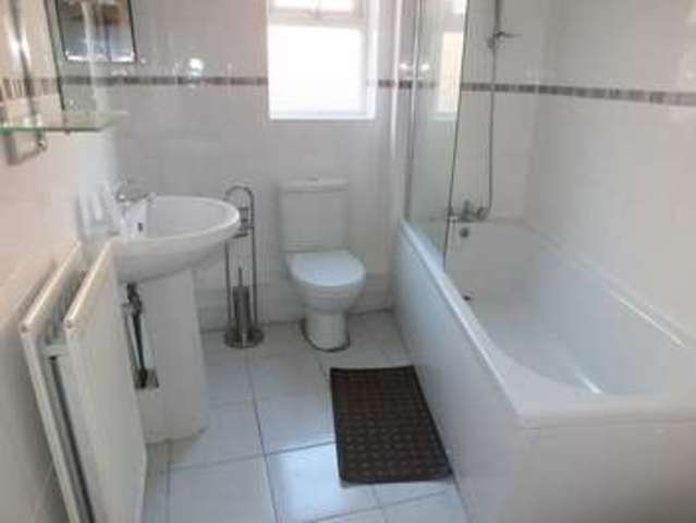  Image of 2 Bedroom Flat for sale at Godwin Court Old Town Swindon, SN1 4BB