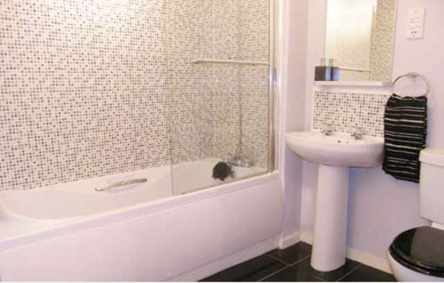  Image of 1 Bedroom Flat for sale at Orr Square  Paisley, PA1 2DL