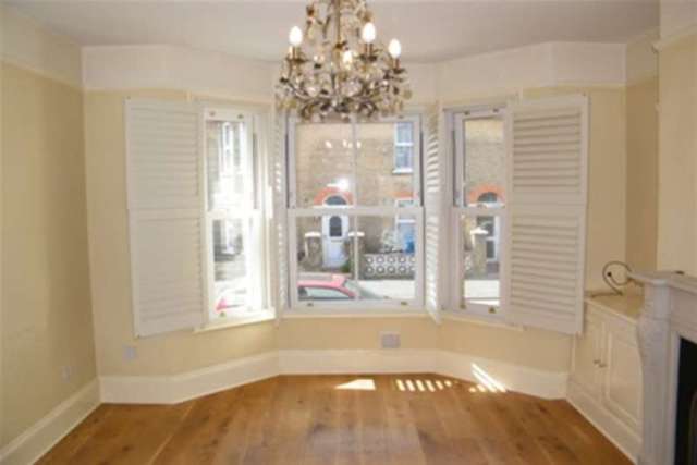  Image of 2 Bedroom Detached to rent at East Cowes, PO32 6RX