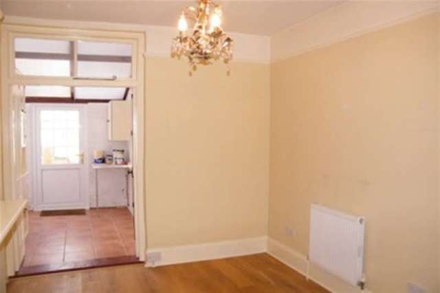  Image of 2 Bedroom Detached to rent at East Cowes, PO32 6RX