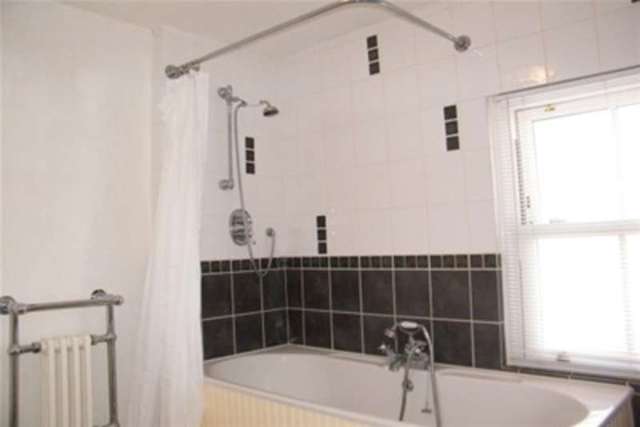  Image of 2 Bedroom Detached to rent at East Cowes, PO32 6RX