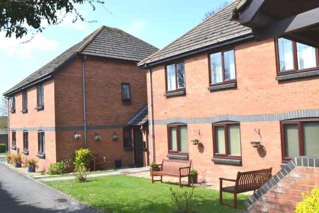  Image of 2 Bedroom Flat to rent at Peel Court  Princes Risborough, HP27 9EZ
