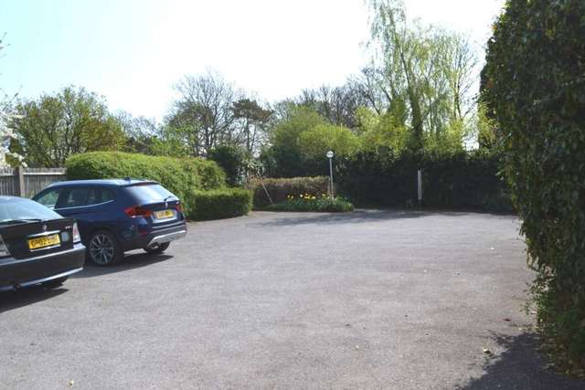  Image of 2 Bedroom Flat to rent at Peel Court  Princes Risborough, HP27 9EZ