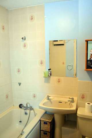  Image of 2 Bedroom Flat to rent at Peel Court  Princes Risborough, HP27 9EZ