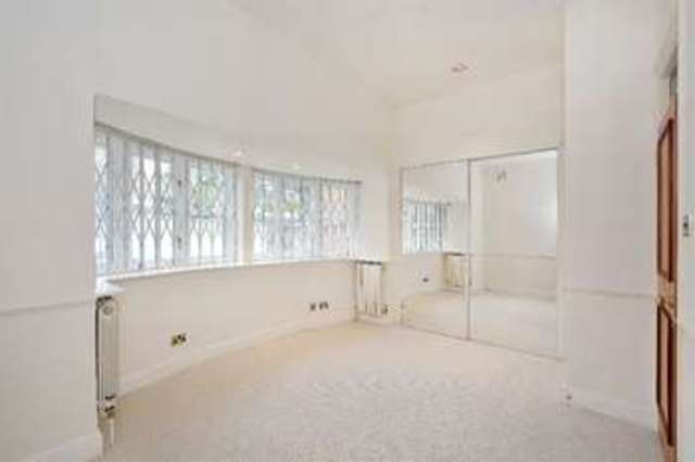  Image of 3 Bedroom Detached to rent at Priory Road South Hampstead South Hampstead, NW6 3NT