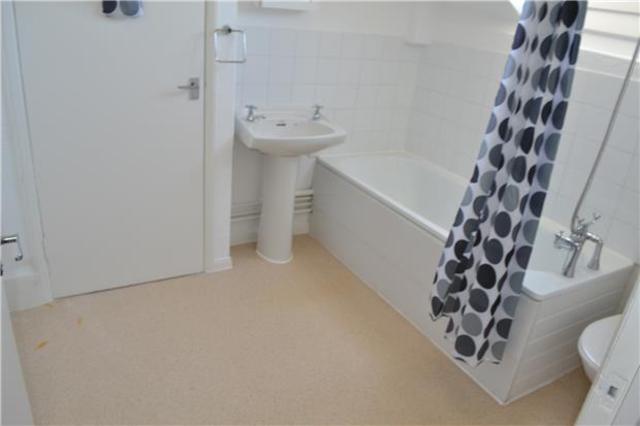  Image of 2 Bedroom Maisonette to rent at East Sussex, TN34 1SA