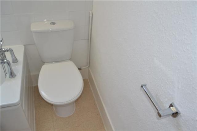  Image of 2 Bedroom Maisonette to rent at East Sussex, TN34 1SA