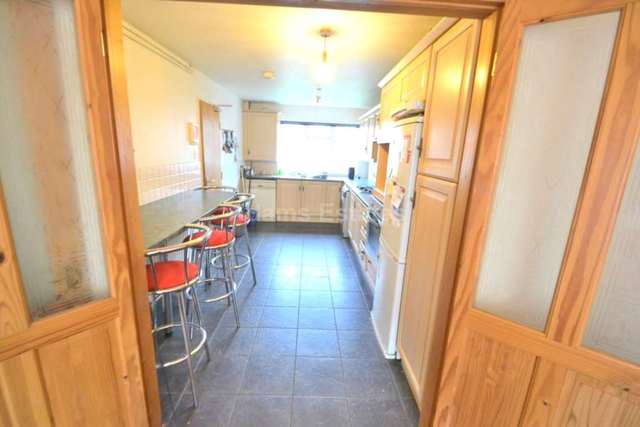  Image of 5 Bedroom Terraced to rent at Spring Terrace  Reading, RG2 0BD