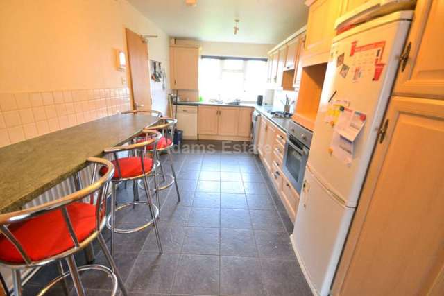  Image of 5 Bedroom Terraced to rent at Spring Terrace  Reading, RG2 0BD