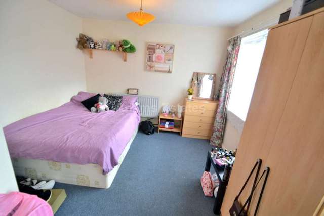  Image of 5 Bedroom Terraced to rent at Spring Terrace  Reading, RG2 0BD