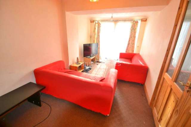  Image of 5 Bedroom Terraced to rent at Spring Terrace  Reading, RG2 0BD