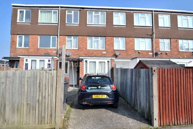  Image of 5 Bedroom Terraced to rent at Spring Terrace  Reading, RG2 0BD