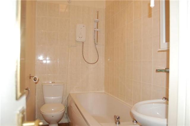  Image of 2 Bedroom Flat to rent at Gloucestershire, GL51 8NX