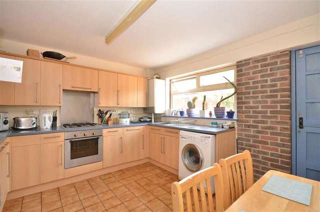  Image of 3 Bedroom Town House for sale at Portsmouth Hampshire Portsmouth, PO2 7HE