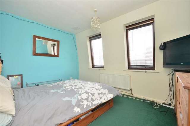  Image of 3 Bedroom Town House for sale at Portsmouth Hampshire Portsmouth, PO2 7HE