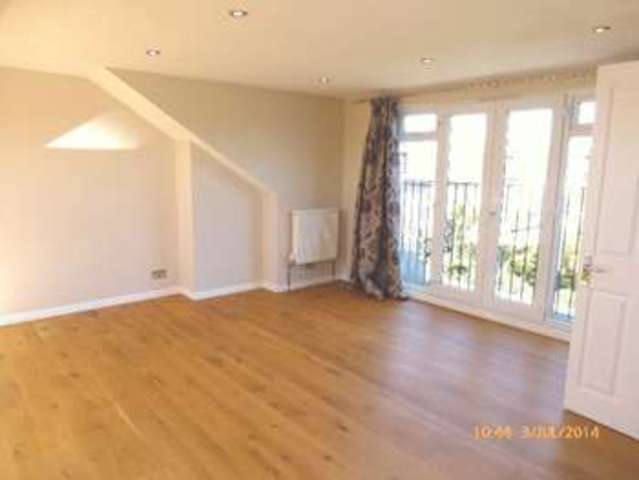  Image of 4 Bedroom Detached to rent at Suffolk Road  London, SW13 9NL