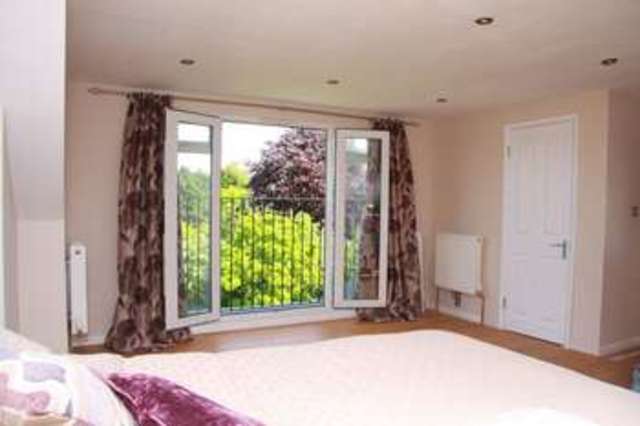  Image of 4 Bedroom Detached to rent at Suffolk Road  London, SW13 9NL