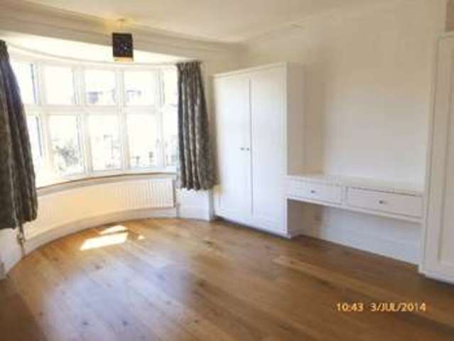  Image of 4 Bedroom Detached to rent at Suffolk Road  London, SW13 9NL