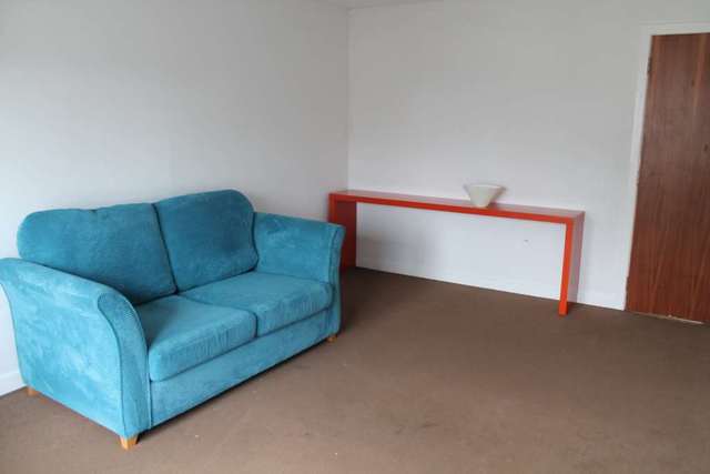  Image of 2 Bedroom Flat to rent at Tannahill Court (  Paisley, PA1 2RQ
