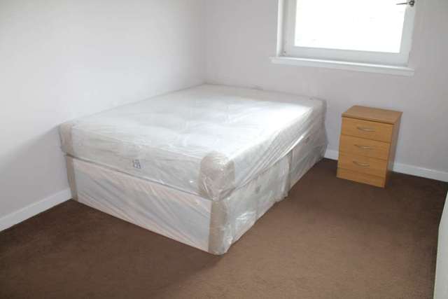  Image of 2 Bedroom Flat to rent at Tannahill Court (  Paisley, PA1 2RQ