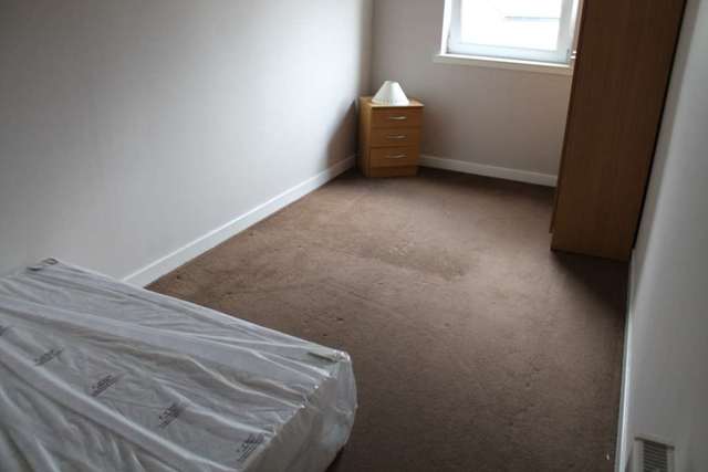  Image of 2 Bedroom Flat to rent at Tannahill Court (  Paisley, PA1 2RQ