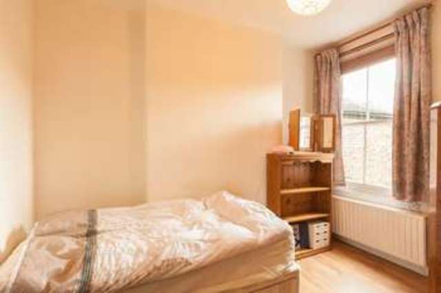  Image of 4 Bedroom Terraced for sale at The Avenue  London, W4 1HR