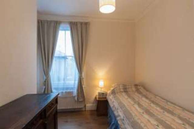  Image of 4 Bedroom Terraced for sale at The Avenue  London, W4 1HR
