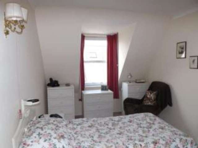  Image of 1 Bedroom Flat for sale at Town Lane Newport Newport, PO30 1AR