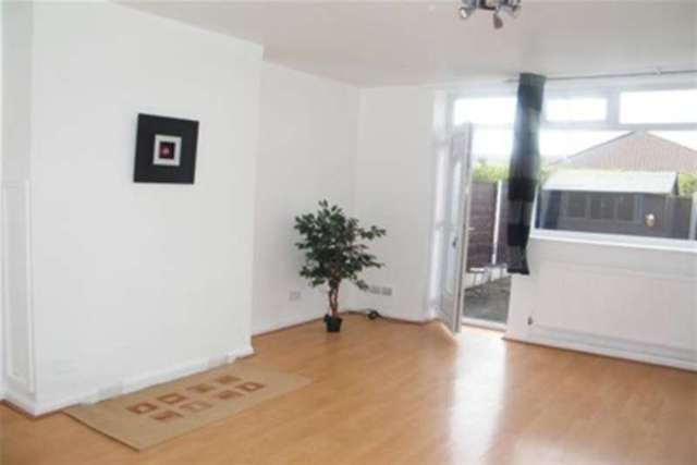  Image of 3 Bedroom Detached to rent at Manchester, M23 2RY