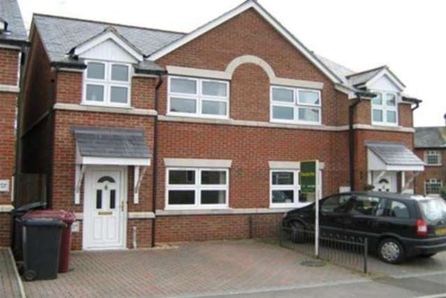  Image of 3 Bedroom Detached to rent at Emsworth, PO10 8SY
