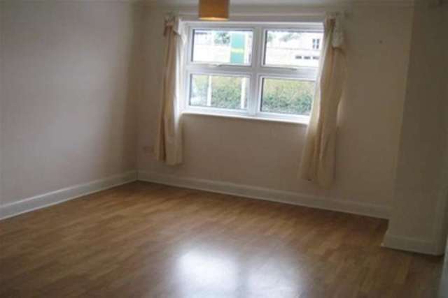  Image of 3 Bedroom Detached to rent at Emsworth, PO10 8SY