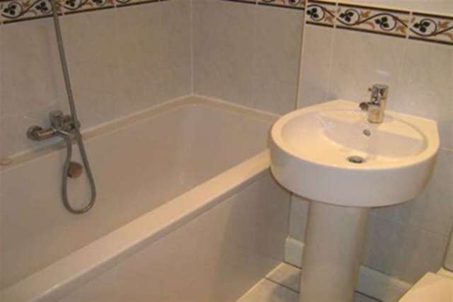  Image of 3 Bedroom Detached to rent at Emsworth, PO10 8SY