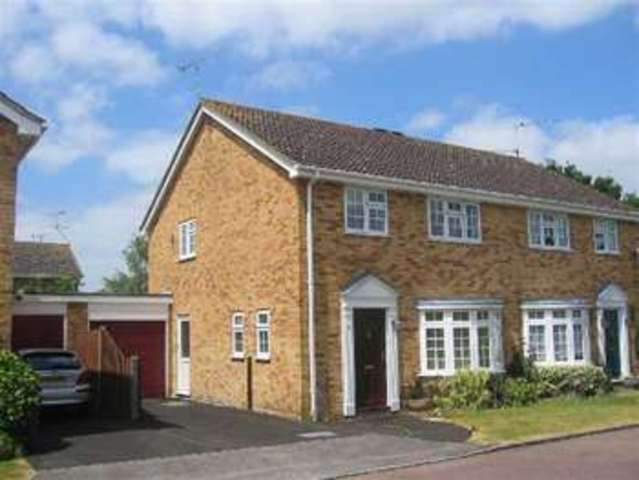  Image of 3 Bedroom Detached to rent at Birch Mead Reading Reading, RG41 5TW