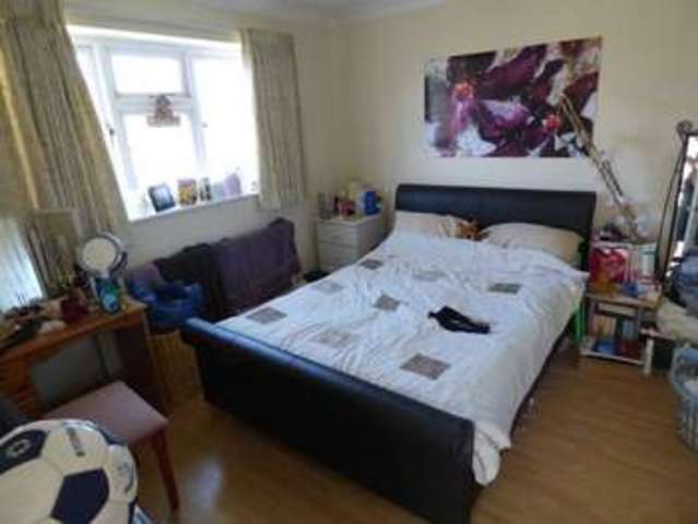  Image of 3 Bedroom Detached to rent at Birch Mead Reading Reading, RG41 5TW