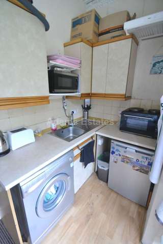  Image of 1 Bedroom Studio to rent at Wokingham Road  Reading, RG6 1JL