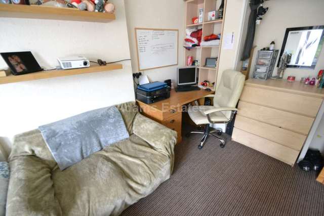  Image of 1 Bedroom Studio to rent at Wokingham Road  Reading, RG6 1JL