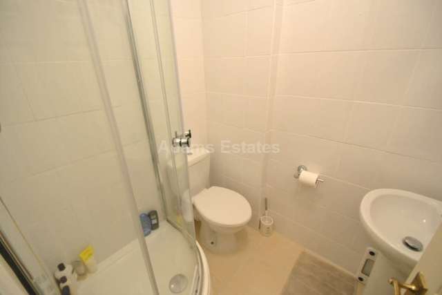  Image of 1 Bedroom Studio to rent at Wokingham Road  Reading, RG6 1JL