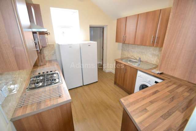  Image of 1 Bedroom House Share to rent at Wokingham Road  Reading, RG6 1LH